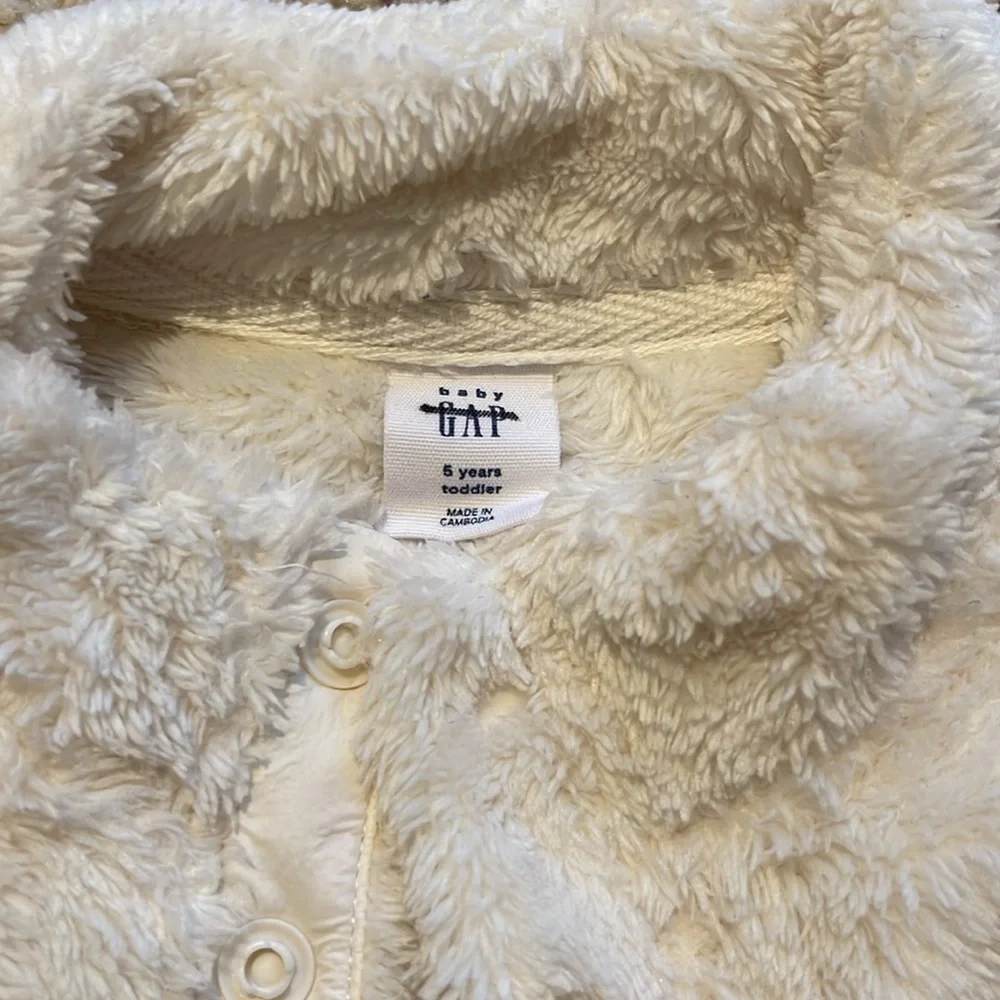 Gap white pullover sweater for toddler size 5 years old